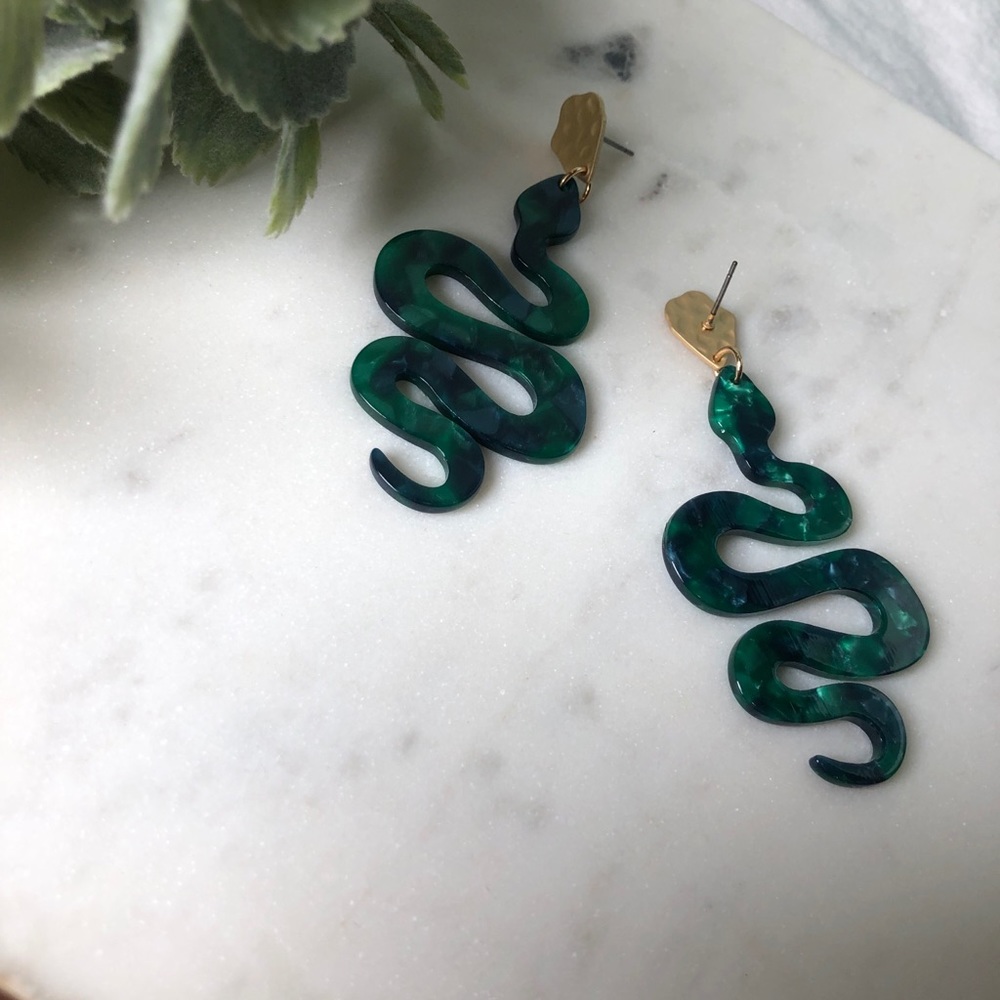 The Ginger - Geometric Acrylic Snake Earrings - Picture 3 of 4